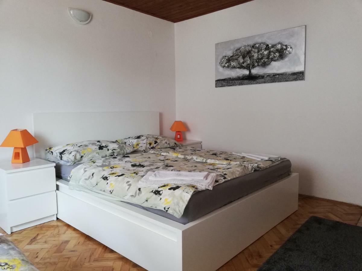 Sobe Zimmer Rooms Nika Tusilovic ภายนอก รูปภาพ